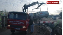 Kalabak Su Deposu Önünde Trafik Kazası: Araç Dereye Uçtu