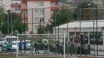 Futbol oyuncusunun bıçakla taraftarın üzerine yürüdüğü iddiası