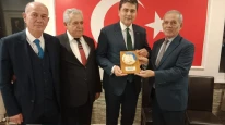 Eskişehir'e gelen DP Genel Başkanı Gültekin Uysal, Ahbaplar'ın toplantısına katıldı
