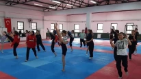 Gençler Taekwondo ile Hem Güçleniyor Hem Öğreniyor