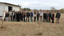 Eskişehir'de yükümlüler 10 çeşit 250 meyve fidanı toprakla buluşturdu