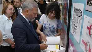 Anadolu Üniversitesi’nde Yıl Sonu Sergisi Açıldı