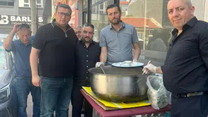 Aşağı Piribeyli Derneği'nden Vatandaşlara Aşure İkramı