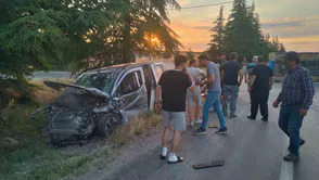 Seyitgazi Yolunda Kaza: 2 Kişi Yaralandı