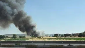 Sultandere 75. Yıl Yolu'nda Tarla Yangını Çıktı