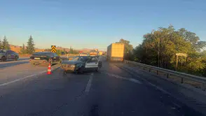 Sivrihisar’da tır ile otomobil çarpıştı: 1 yaralı