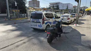 Eskişehir’de Elektrikli Bisiklete Otomobil Çarptı: Kaçtı