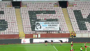 Nefer Tribünü’nde anlamlı pankart dikkat çekti