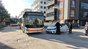 Eskişehir’de Belediye Otobüsü İle Otomobil Çarpıştı: 2 Yaralı