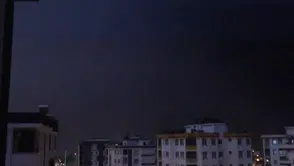 Kozan'da şiddetli fırtına: Yıldırımın düşme anı kameraya yansıdı