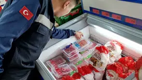 Şehzadeler'de market rafları mercek altında: Zabıtadan sıkı denetim mesaisi