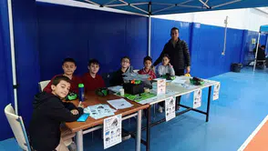 Emetli ilkokul öğrencileri kodlama atölyesinde kendi robotlarını tasarladı