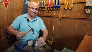 Osmanlı'dan bugüne uzanan takunya ustalığı plastik terliklere karşı direniyor