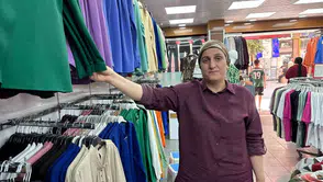Koyu renk giyenler dikkat: Esnaf Şefika Ömer'den sıcak hava uyarısı