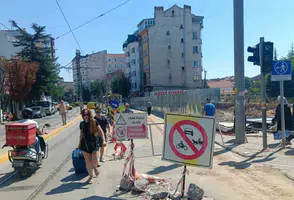 Eskişehir’de Halkevi İnşaatı Yayalar İçin Risk Oluşturuyor