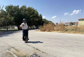 Eskişehirli 60 yaşındaki Muhammet amca tek tekerli kaykayla 4 bin kilometre yol yaptı