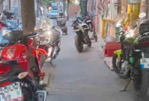 Eskişehir’de kaldırımlar motosiklet parkına dönüştü