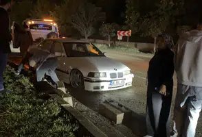 Eskişehir’de Kaygan Yolda Kontrolden Çıkan Araç Karşı Şeride Geçti