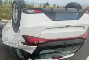 Sivrihisar’da iki otomobil çarpıştı: Biri takla attı