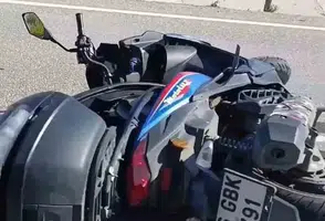 Eskişehir’de Motosiklet Refüje Çarptı: 2 Yaralı