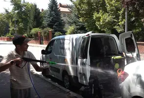 Eskişehir’de Genç Girişimci Oto Yıkamayı Sürücünün Ayağına Götürüyor