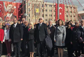 Eskişehir’de ADD, Eğitim-İş ve ÇYDD’den Çelenk Töreni