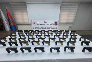 Nakliyeci kılığındaki jandarma, silah kaçakçısını adreste kıstırdı: 58 tabanca ele geçirildi