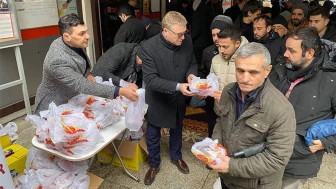 Eskişehir’de Mehmet Akif Ersoy Anısına Çiğ Köfte İkramı Yapıldı