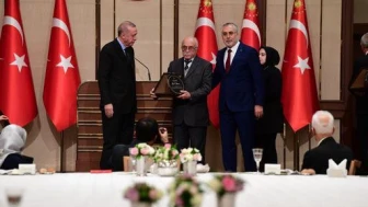 Mehmet ’Usta’ Cumhurbaşkanı Erdoğan’dan Plaket Aldı