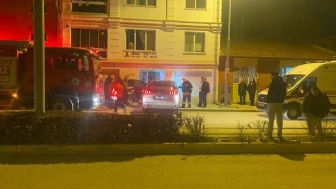 Eskişehir'de Kontrolden Çıkan Cip, Apartman Duvarına Çarparak Durabildi