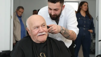 Kuaförlerden Koca Çınarlara Anlamlı Jest