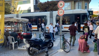 Kuralları Hiçe Saydılar: Levhanın Altına Park Ettiler