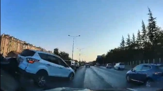 Eskişehir Çevreyolu’nda Zincirleme Kaza Anı Kameralara Yansıdı