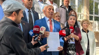 CHP Odunpazarı İlçe Başkanı Rahmi Çınar mazbatasını aldı