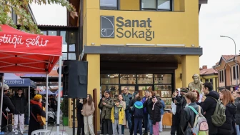 Eskişehir’de Sanat Sokağı’nda Sokakta Panayır Var Etkinliği Renkli Anlara Sahne Oldu
