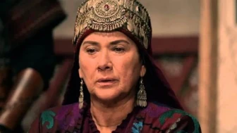 Hülya Darcan Kimdir? Hayatı, Filmleri ve Dizileriyle Usta Oyuncunun 60 Yıllık Sanat Serüveni