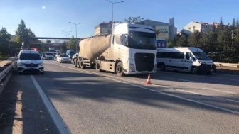 Eskişehir’de Motosiklet Hafif Ticari Araca Çarptı