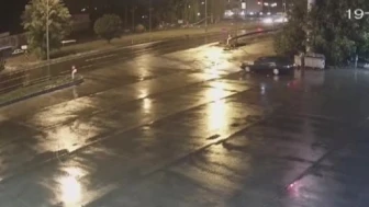 Afyonkarahisar’da tırın çarptığı otomobil parçalandı: 1can kaybı, 1 ağır yaralı