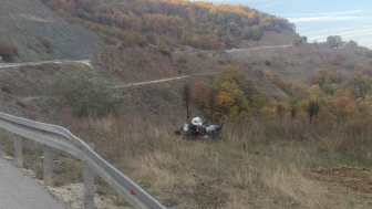 Bilecik’te gerçekleşen kazada motosiklet şarampole uçtu, sürücü yaralandı
