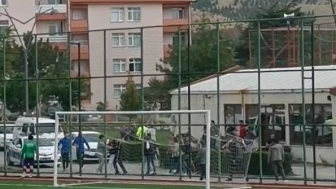 Futbol oyuncusunun bıçakla taraftarın üzerine yürüdüğü iddiası