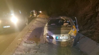 Söğüt yolunda kaza! Sürücü ve yolcu yaralandı
