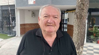 Evin çatısında tavus kuşu görüntülendi