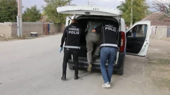 Polisten Alpu’da Uygulama: Uyuşturucu ve Silah Ele Geçirildi