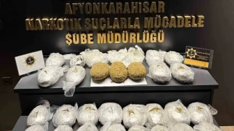 Otomobilin kapısına zulalanmış 11,5 kilo yasaklı madde ele geçirildi