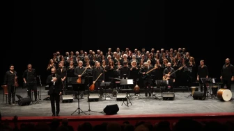 ESMEK Korosu Türk Halk Müziği ile Geceyi Büyüledi