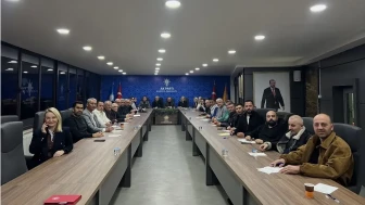 Bilecik’te AK Parti Toplantısına Şehit İlhan Ongan İçin Fatiha ile Başladı