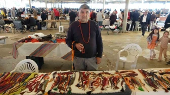 Kütahyalı tespih ustası 30 yıldır şehir şehir dolaşıyor