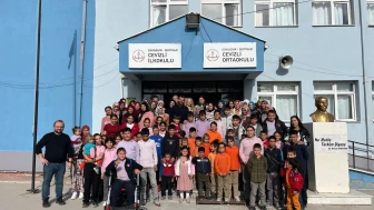 Seyitgazi'de Veliler Öğretmenlere Sürpriz Kutlama Gerçekleştirdi