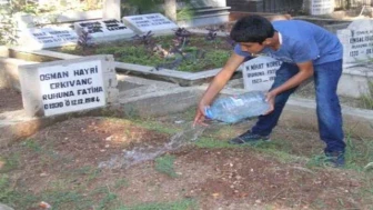 Mezara neden su dökülür?