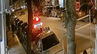 Ters Şeritte Giden Otomobil Yayaya Çarptı: Kaza Kameraya Yansıdı